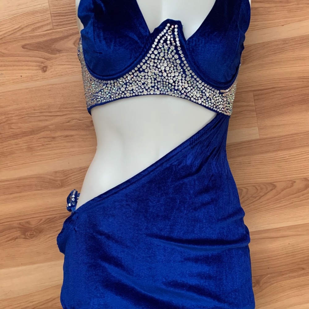 Dress - Picture 9 of 15